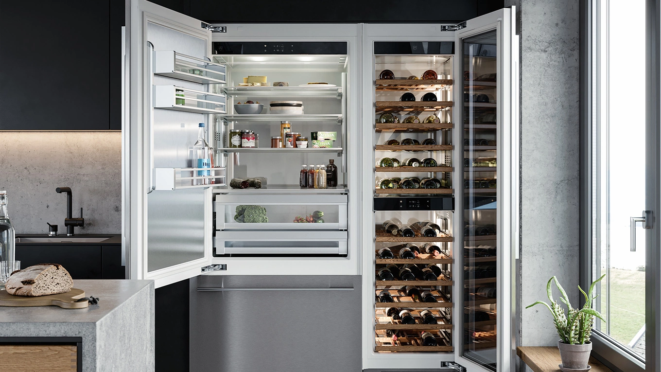 V-ZUG Supreme Line Kühlgeräte V-ZUG Supreme Line Kühlgeräte wie Kühlschrank und Weinschrank als side by side nebeneinander
