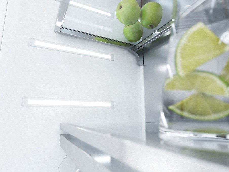 Detail vom Lichtstreifen bei einem Miele Brilliant Light Kühlschrank