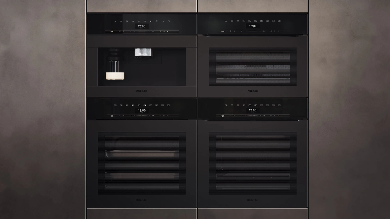 Miele Obsidianschwarz matt Miele Obsidianschwarz matt Backofen und Kaffeevollautomat