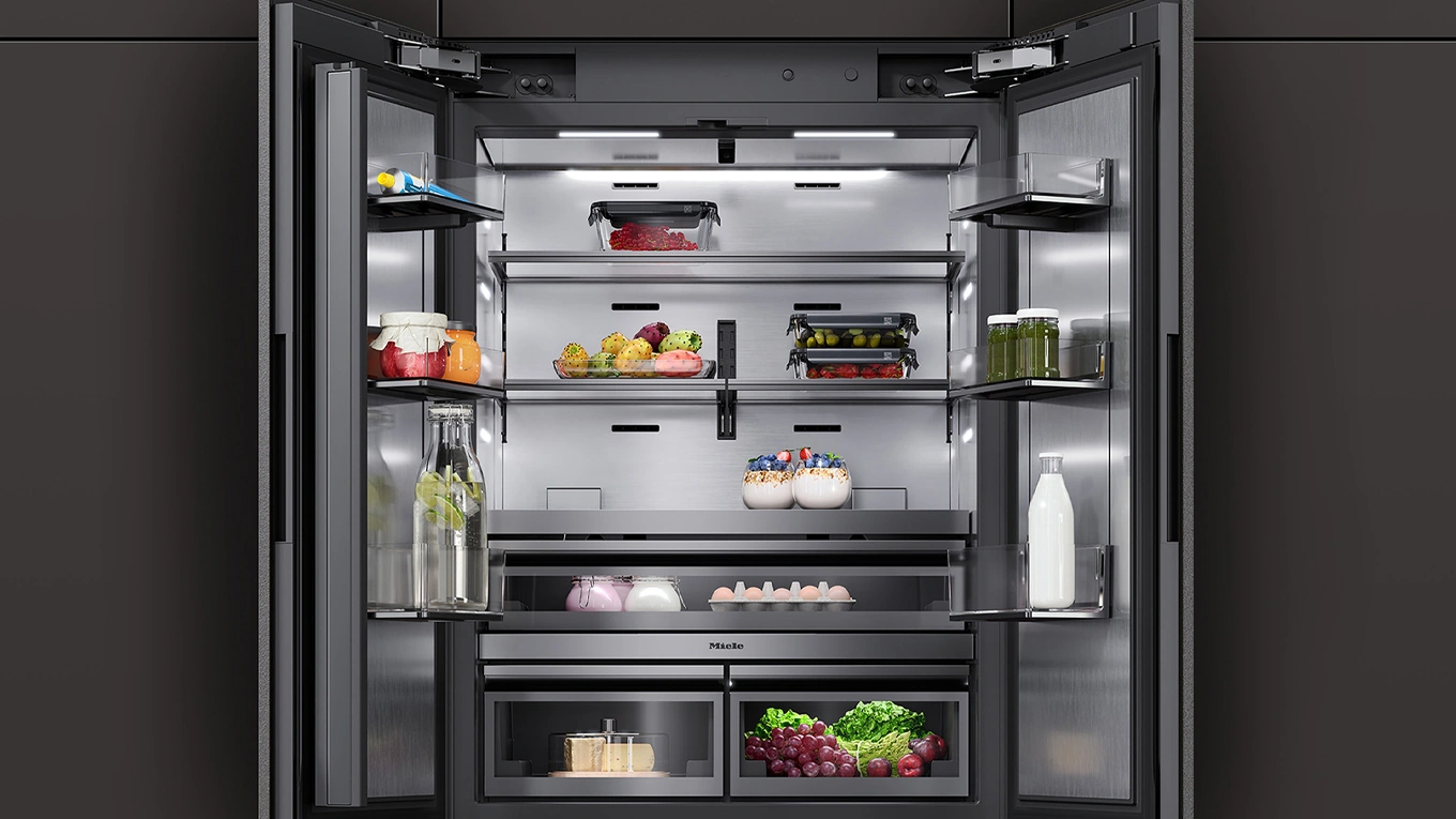 Miele MasterCool Kühlschrank geöffneter Miele MasterCool Kühlschrank mit Lebensmitteln