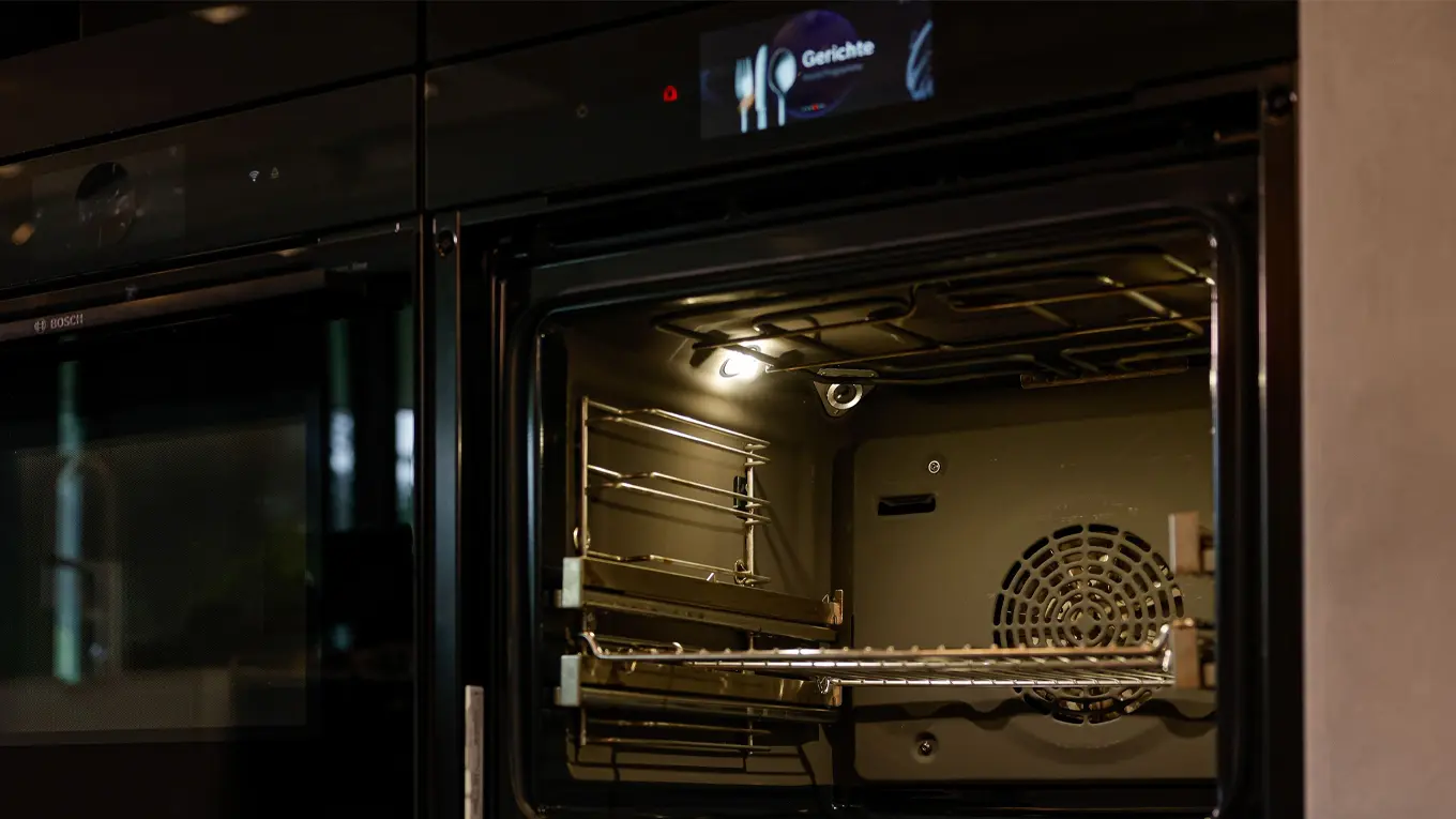 sauberer Innenraum im bosch backofen serie 8