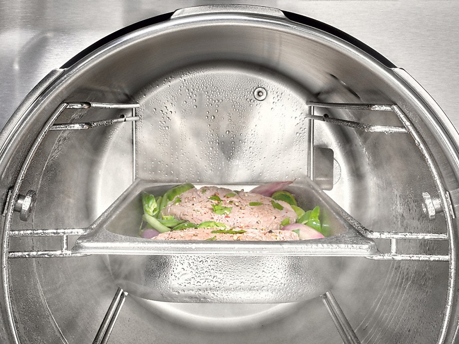 Miele Powersteam dampfgegarte lebensmittel in einem miele dampfgarer mit powersteam