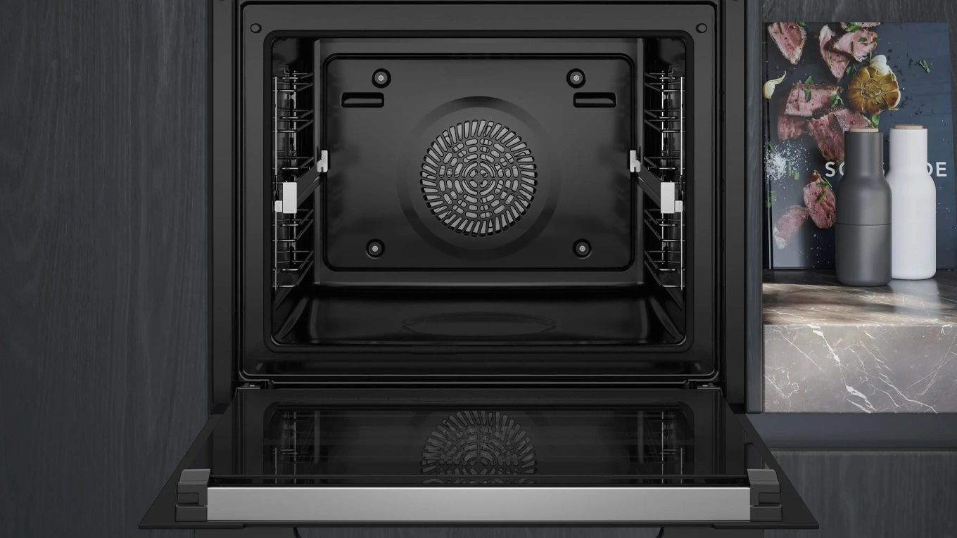 Garraum vom Siemens HR976GMB1 Dampfbackofen