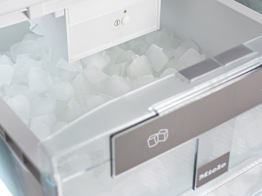 viele eiswürfel in einem ice maker von miele