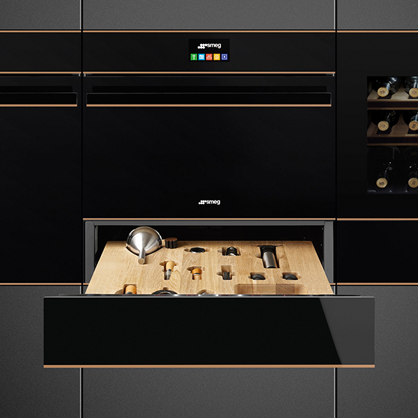 SMEG Schublade geöffnete smeg schublade unter einem modernen smeg einbau backofen