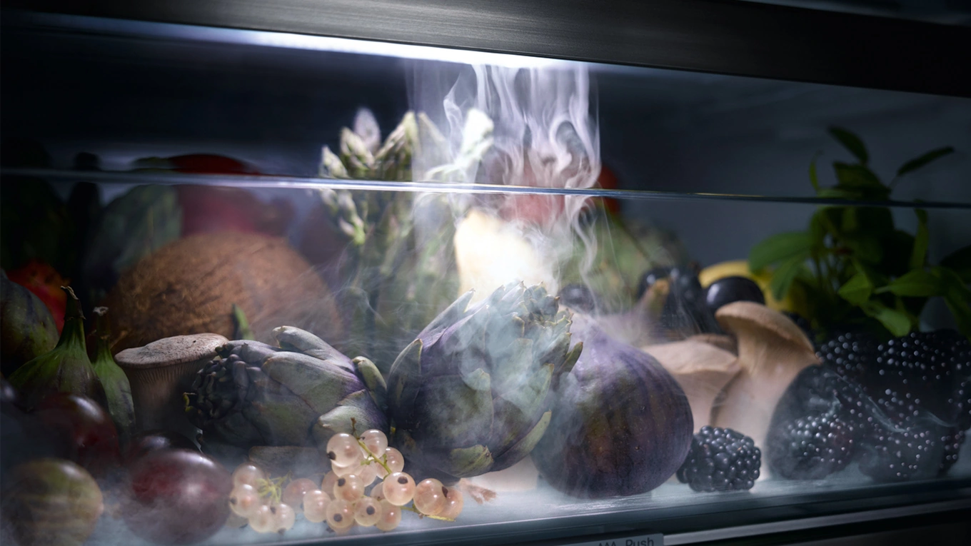 kältenebel abgehend von artischocken und anderem gemüse in einem fach immiele kühlschrank mit perfectfresh active