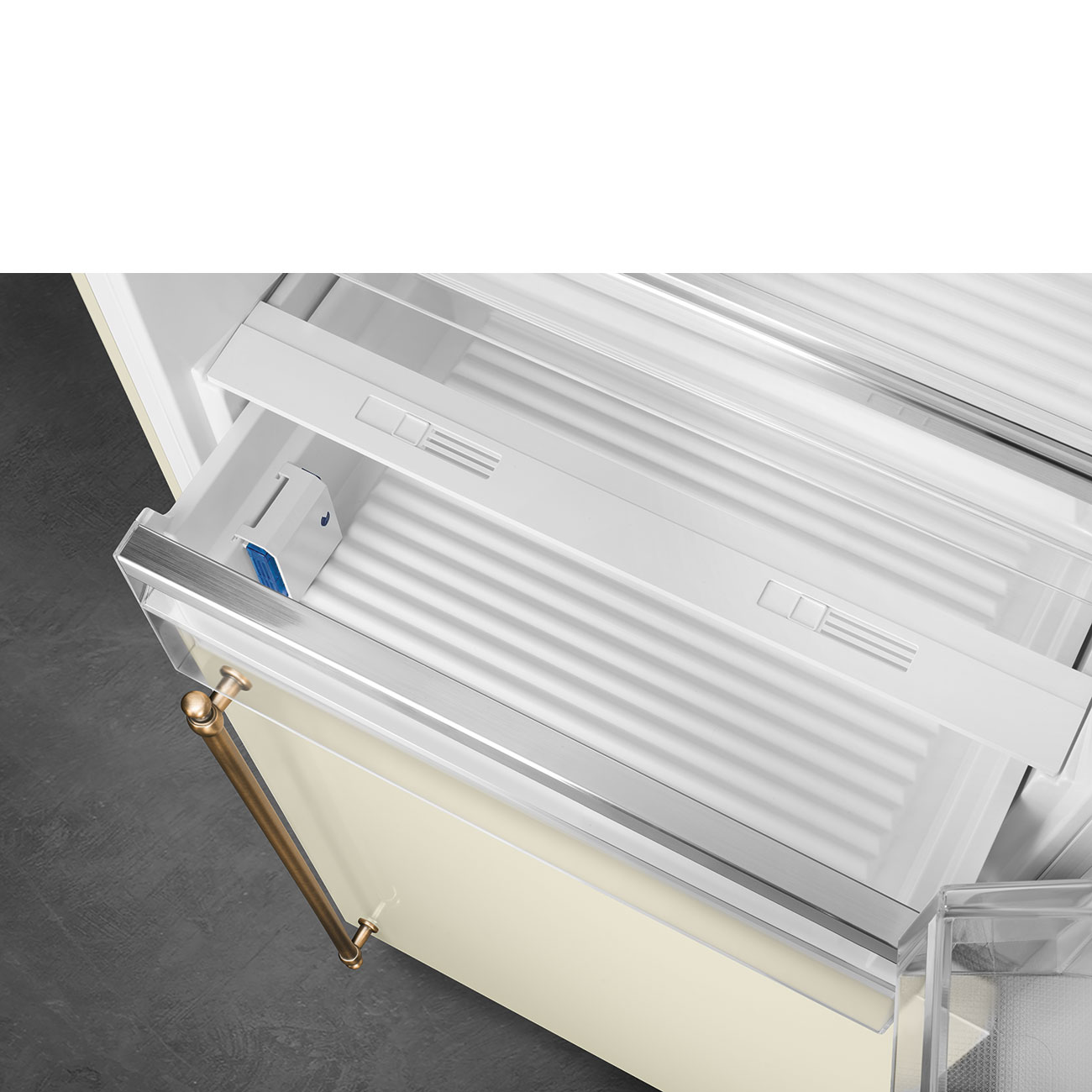 [Zweite Wahl] Smeg FA8005RPO5 Stand-Kühl-Gefrierkombination Creme