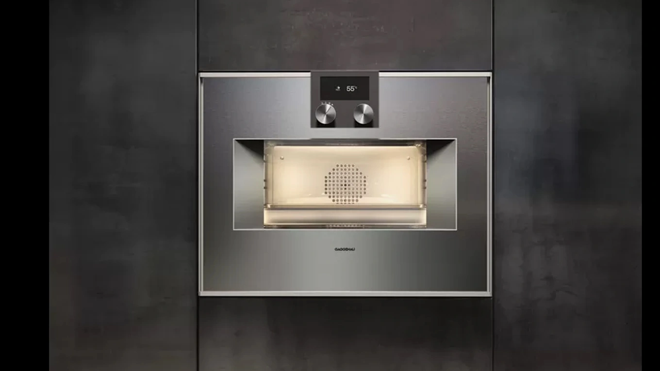 Gaggenau Serie 400 Dampfbackofen Griffloser Dampfbackofen aus der Gaggenau Serie 400 in Silber in einer Küchenfront eingebaut