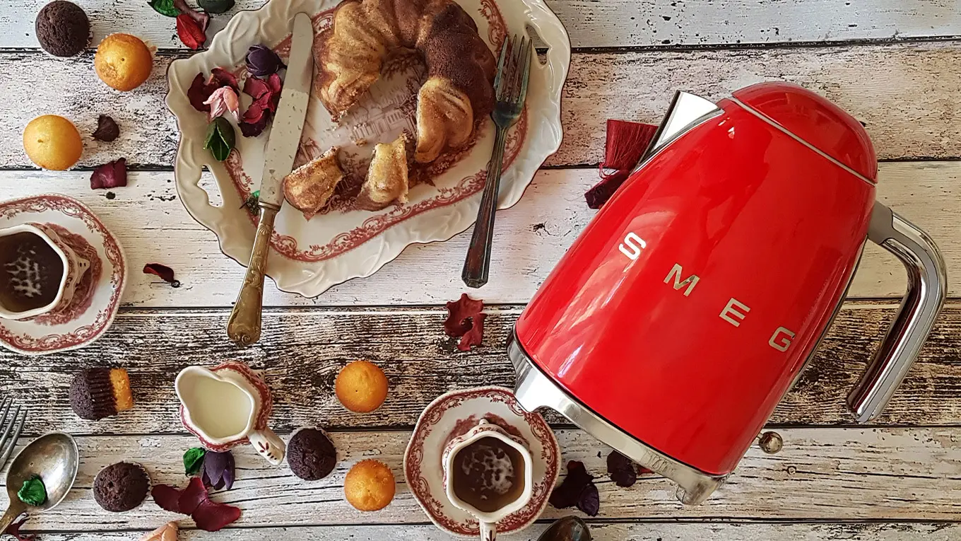 smeg wasserkocher rot von oben