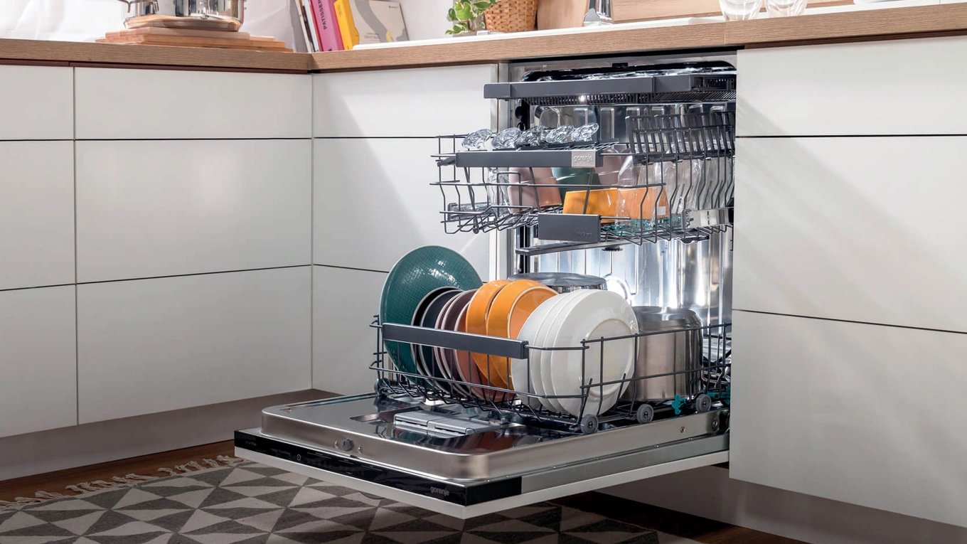 Gorenje Geschirrspüler Vollintegriert geöffneter vollintegrierter gorenje geschirrspüler mit sauberem geschirr