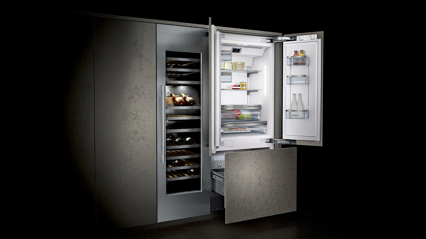 Siemens Side by Side Kühlschrank & Weinkühlschrank siemens side by side kühlschrank mit geöffneten türen neben einem weinkühlschrank