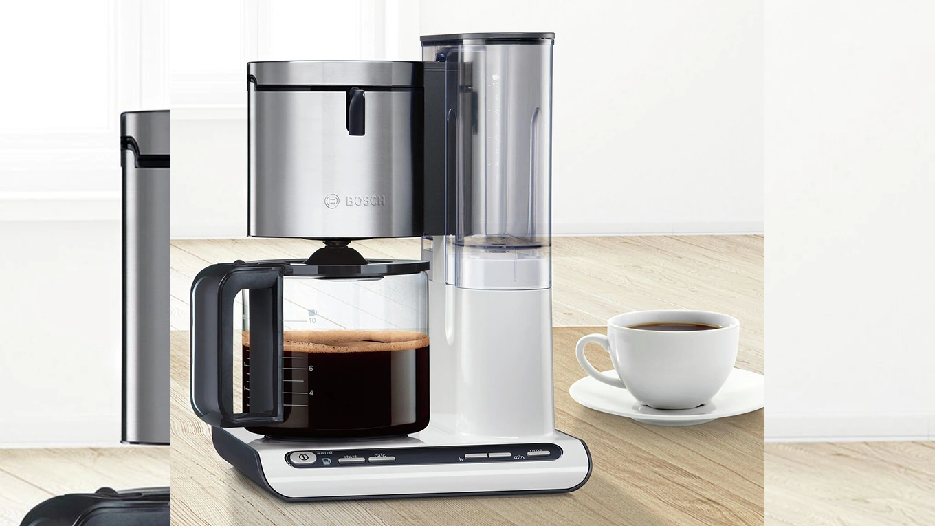 bosch filter kaffeemaschine mit Kaffeekanne und Kaffeetasse