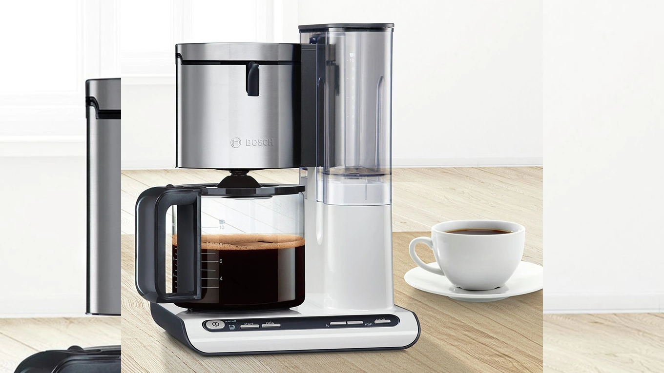 Bosch Filter Kaffeemaschine bosch filter kaffeemaschine mit Kaffeekanne und Kaffeetasse
