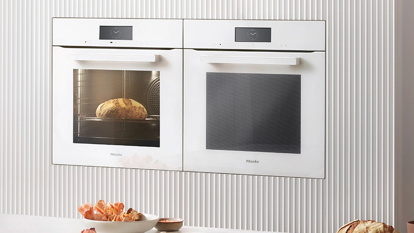miele kombi backofen weiß zwei weiße miele backöfen nebeneinander in einer weißen küchenfront