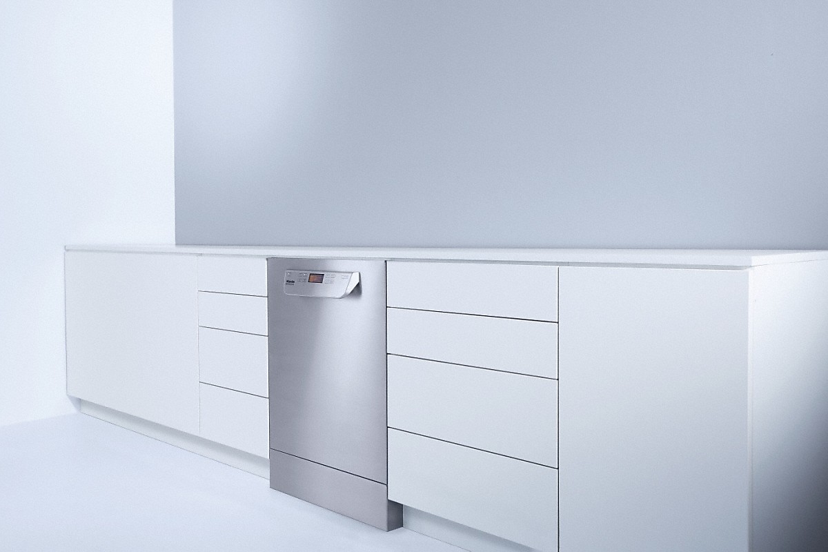 [Zweite Wahl] Miele Stand 2 Sockelblende Lotosweiß