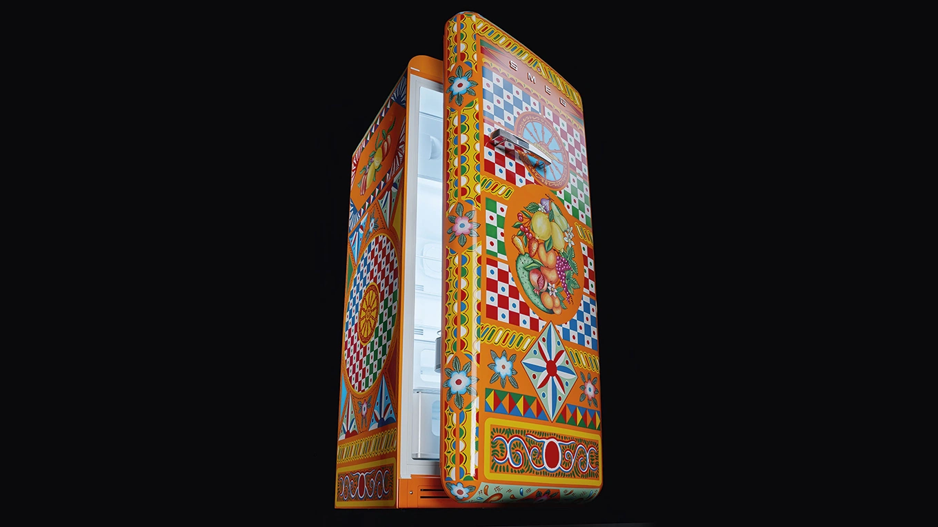 smeg dolce & gabbana divina cucina smeg dolce & gabbana kühlschrank divina cucina in orange vor schwarzem hintergrund