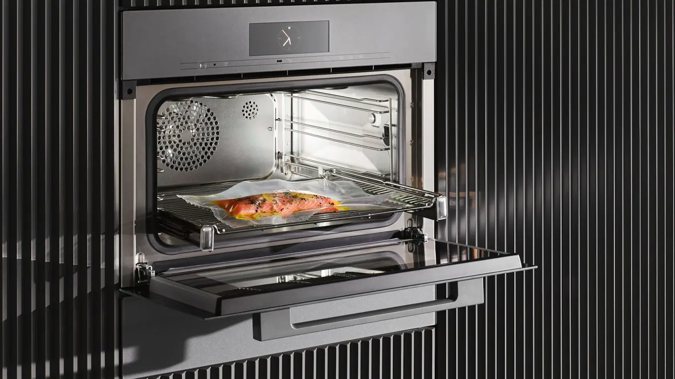 vakuumbeutel mit speisen im miele backofen