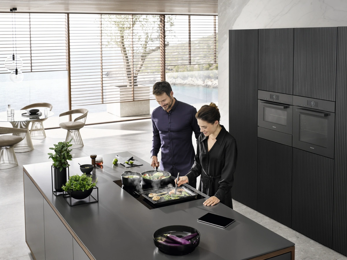 Miele KMDA 7473 FL-U Silence Induktionskochfeld mit integriertem Wrasenabzug Schwarz