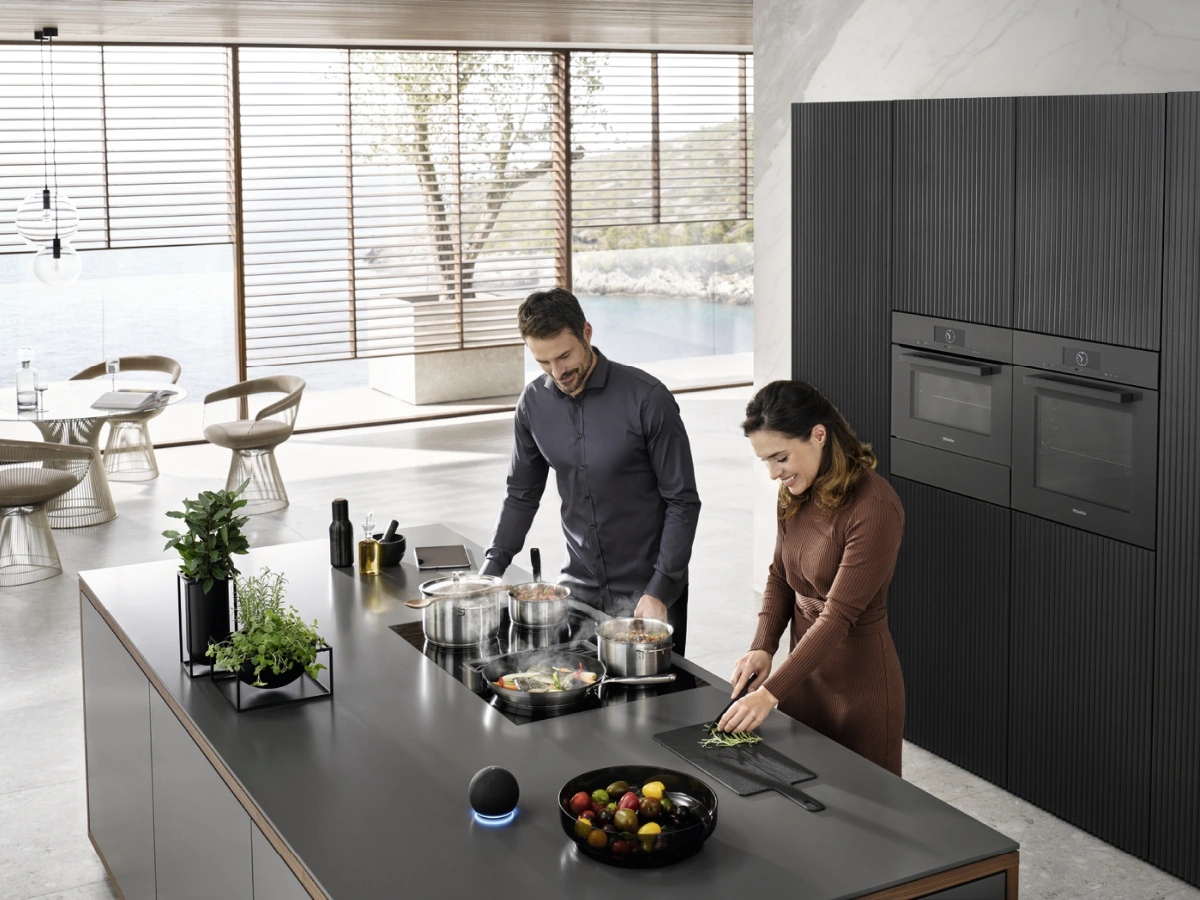 Miele KMDA 7272 FL-A Silence Induktionskochfeld mit integriertem Wrasenabzug Schwarz