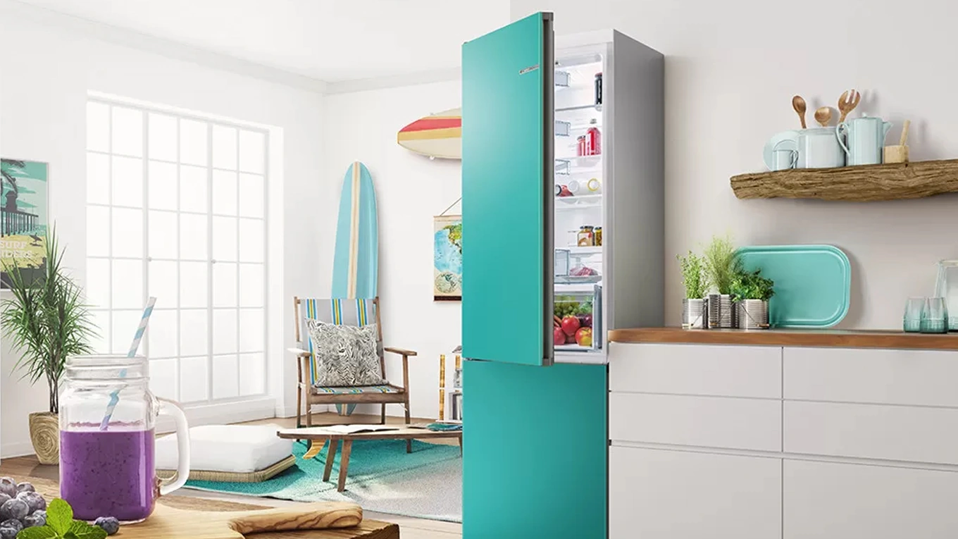 Bosch Vario Stand-Kühlschrank bosch standkühlschrank vario style mit kühl-gefrierkombination in türkis in einer Beispielküche