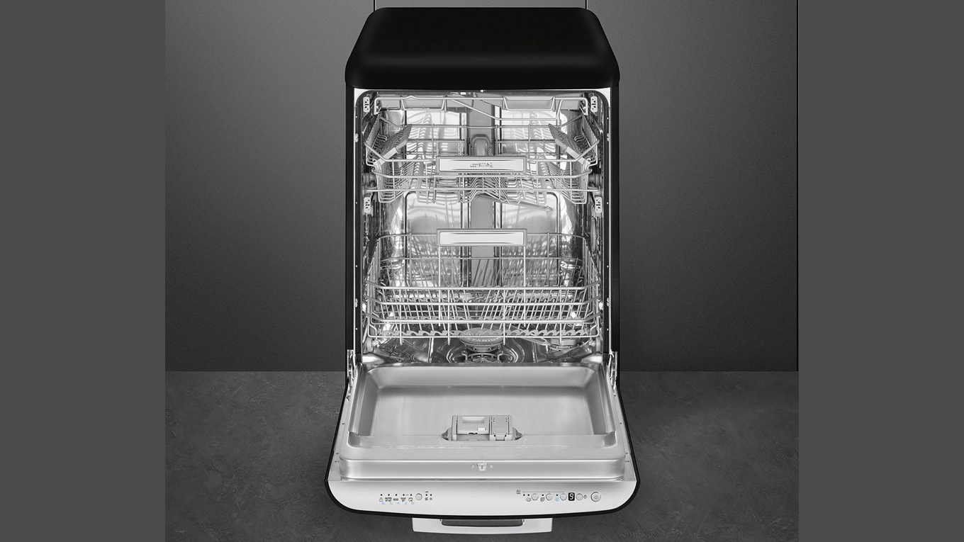 smeg-LVFABBL3 geschirrspüler smeg-LVFABBL3 geschirrspüler freistehend mit geöffneter tür