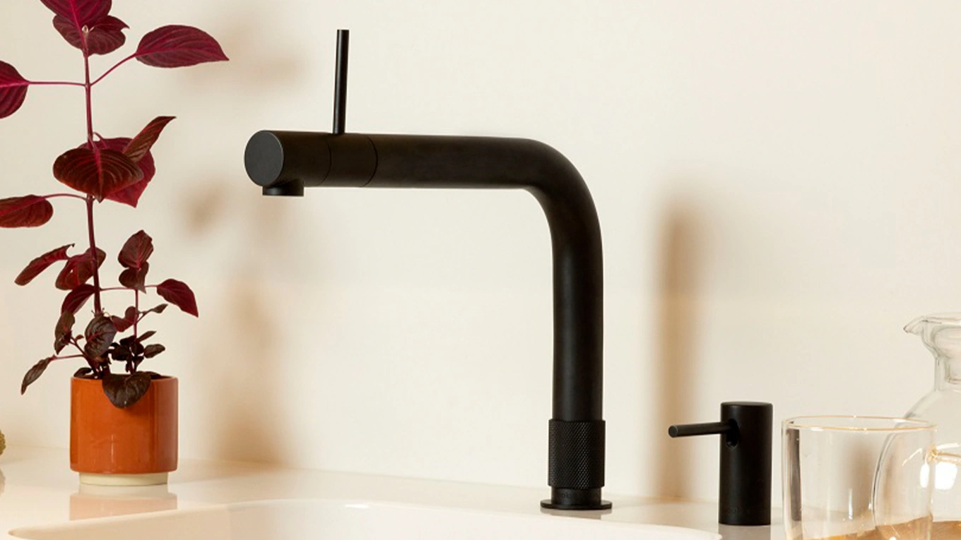 quooker schwarz quooker schwarz armatur mit seifenspender in einer creme küche