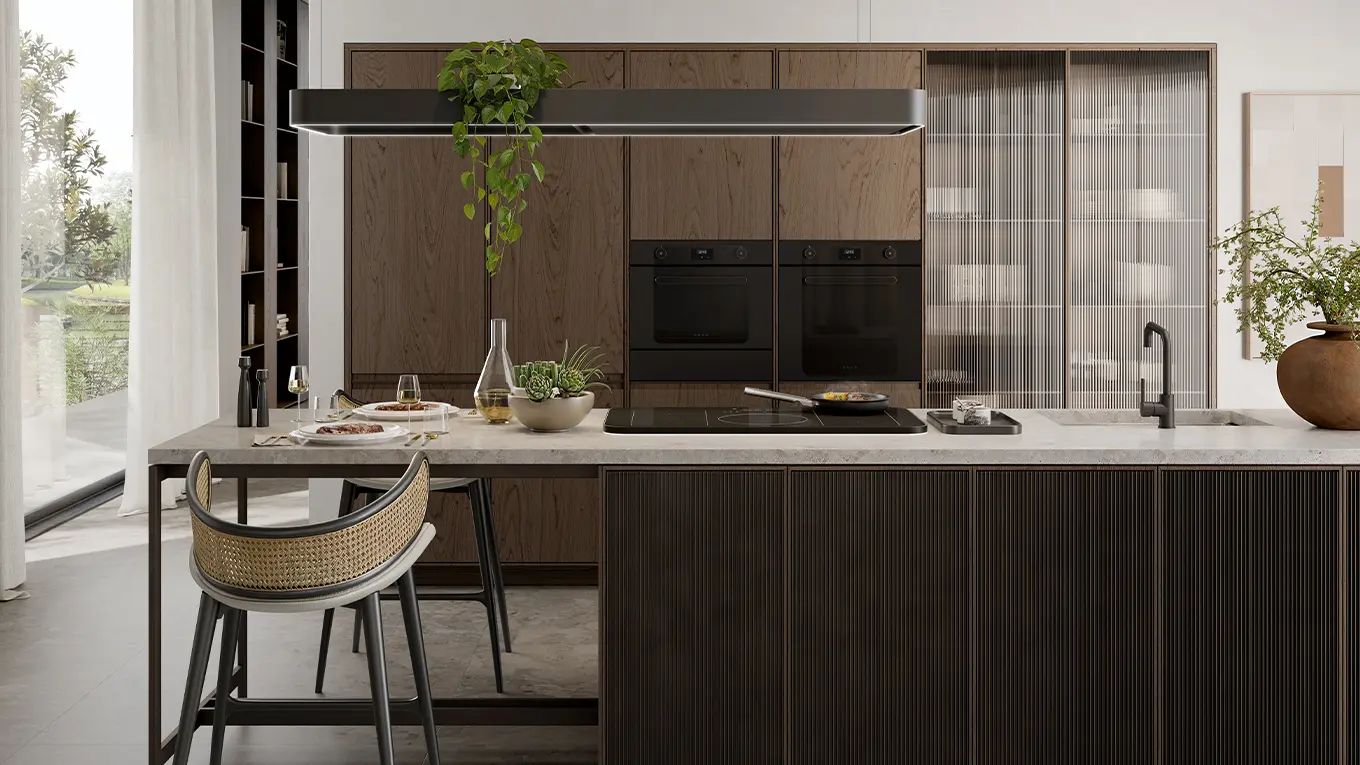 Moderne Designerküche mit Smeg geräten und Kochinsel