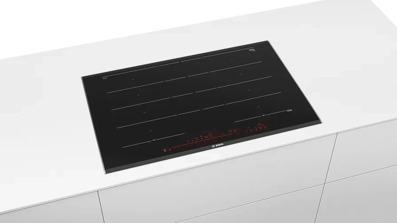 Bosch Serie 8 Induktionskochfeld PXY875DW4E bosch induktionskochfeld serie 8 PXY875DW4E eingebaut in weißer arbeitsplatte von oben