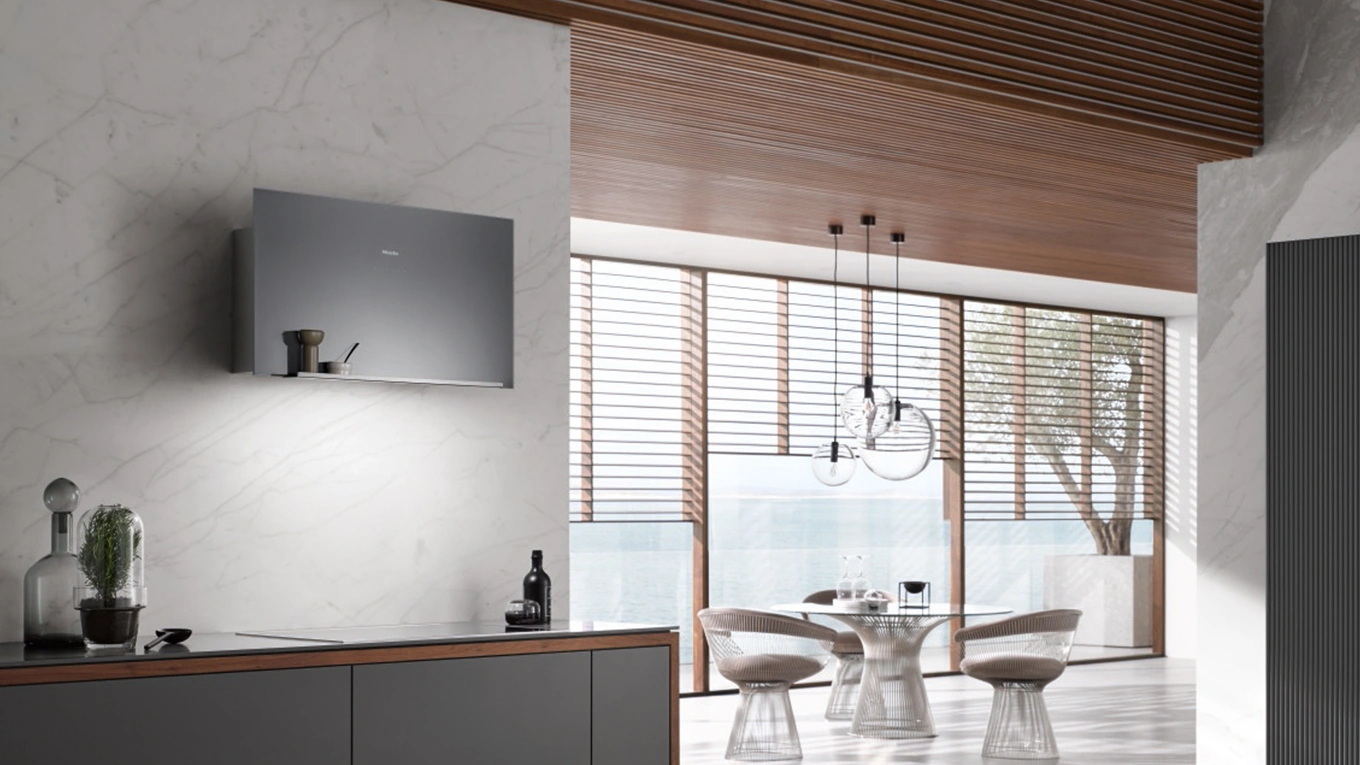 miele screen wandhaube mit ablage miele screen wandhaube mit ablage in einer modernen offenen küche