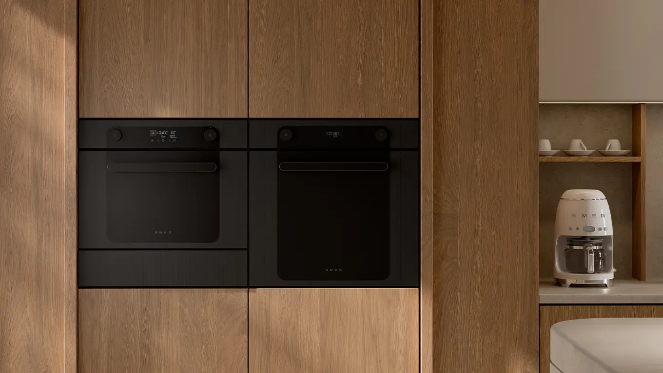 zwei smeg musa backöfen nebeneinander in einer holzküche