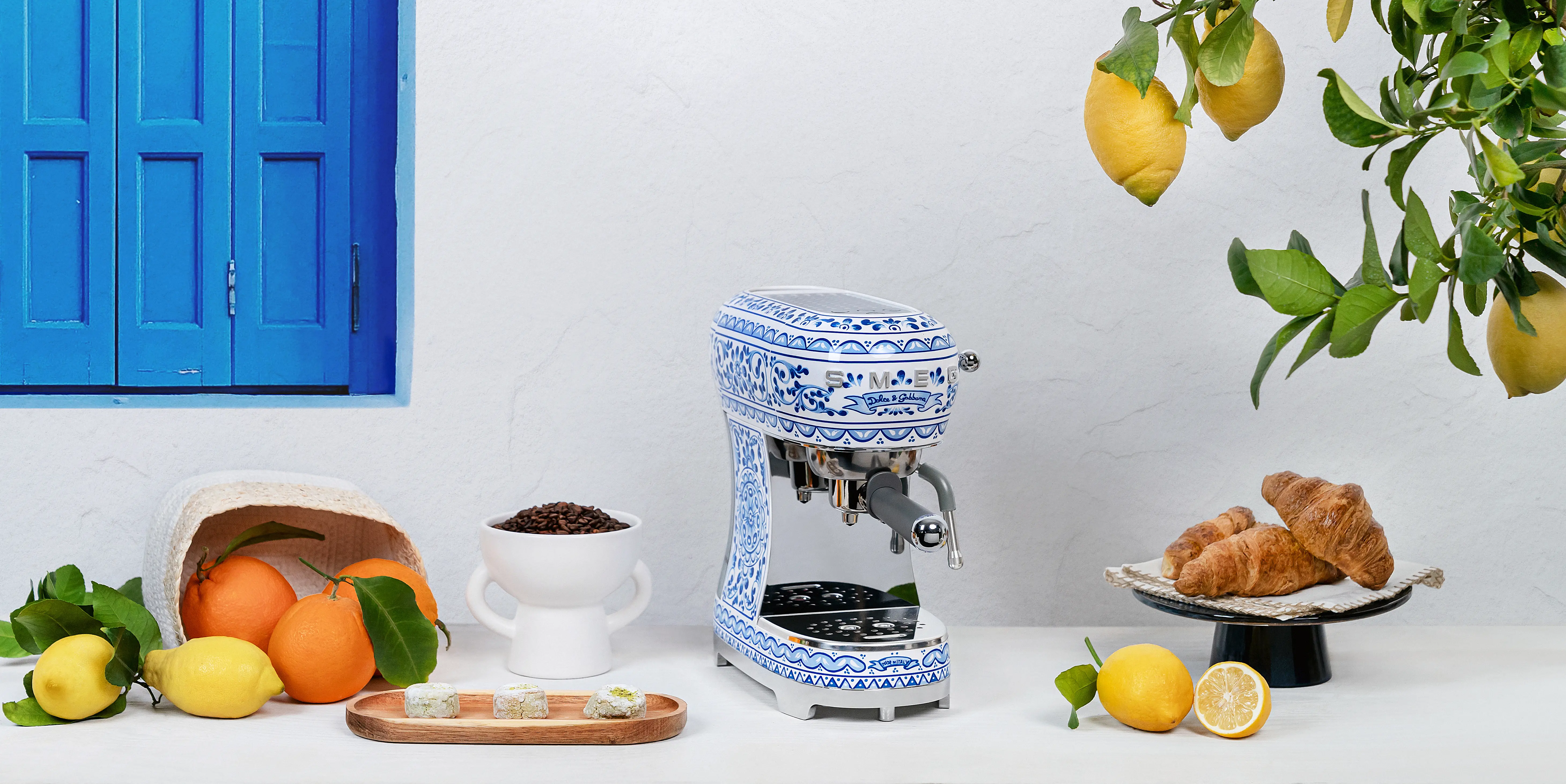 Smeg ECF02DGBEU Espresso-Kaffeemaschine Dolce & Gabbana Smeg ECF02DGBEU Espresso-Kaffeemaschine Dolce & Gabbana