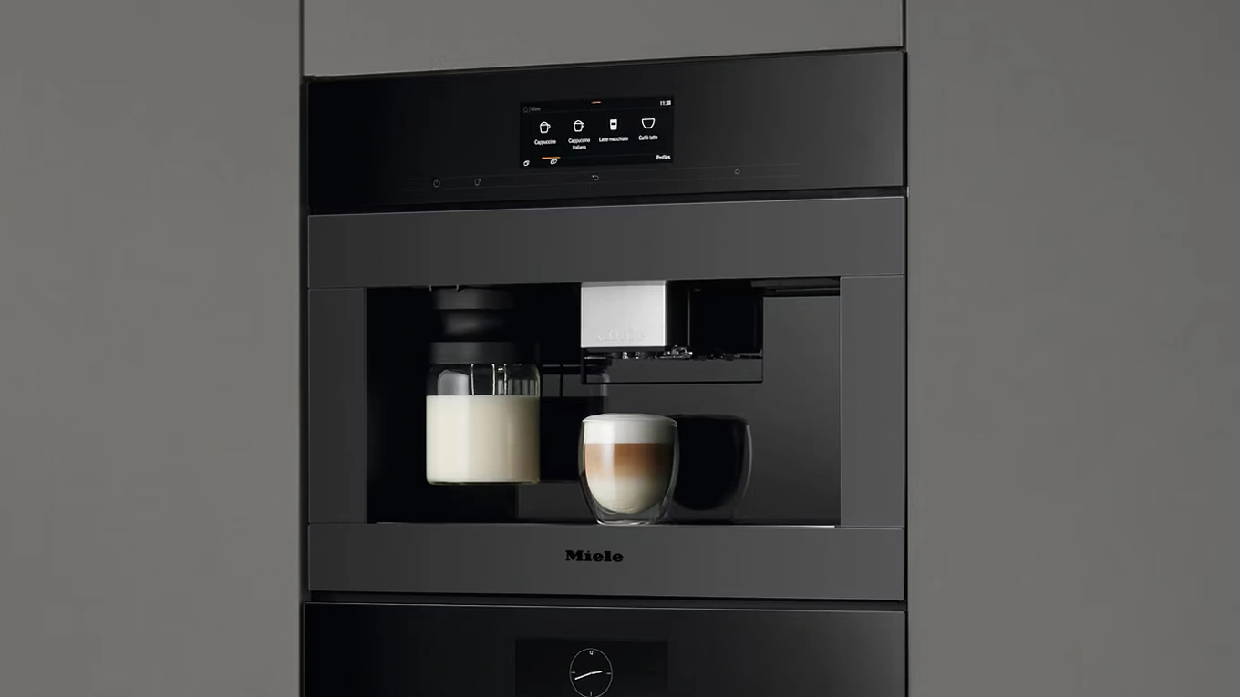 miele kaffeevollautomat in obsidianschwarz matt miele kaffeevollautomat in obsidianschwarz matt mit Cappuccino Glas