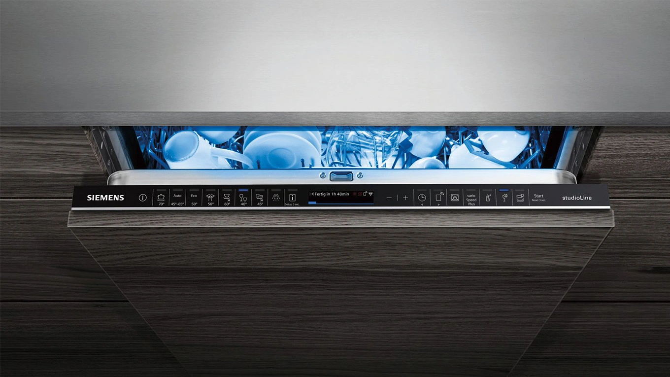 Siemens Geschirrspüler vollintegriert leicht geöffneter siemens geschirrspüler vollintegriert mit blauem led licht