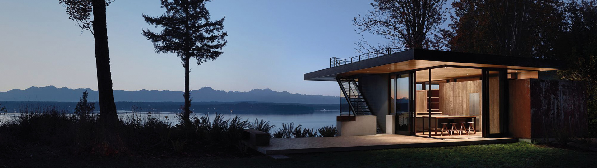 Gaggenau Haus Haus am See mit leuchtendem eingangsbereich im dunkeln