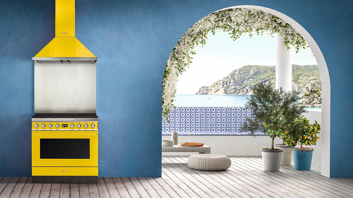 smeg gelbe küchengeräte smeg gelb küchengeräte in einer mediterranen küche