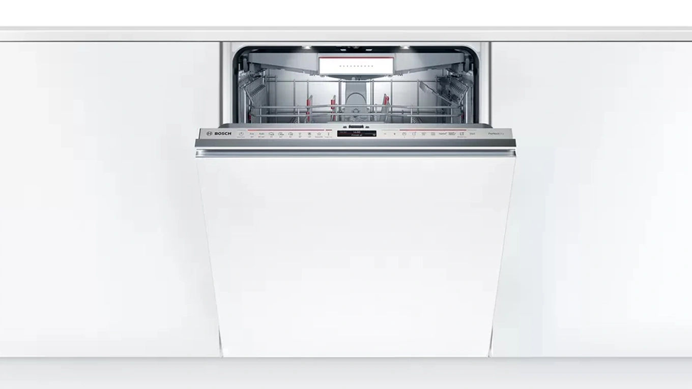 Bosch Geschirrspüler mit PerfectDry bosch geschirrspüler mit perfectdry mit halb geöffneter tür in einer weißen küchenfront
