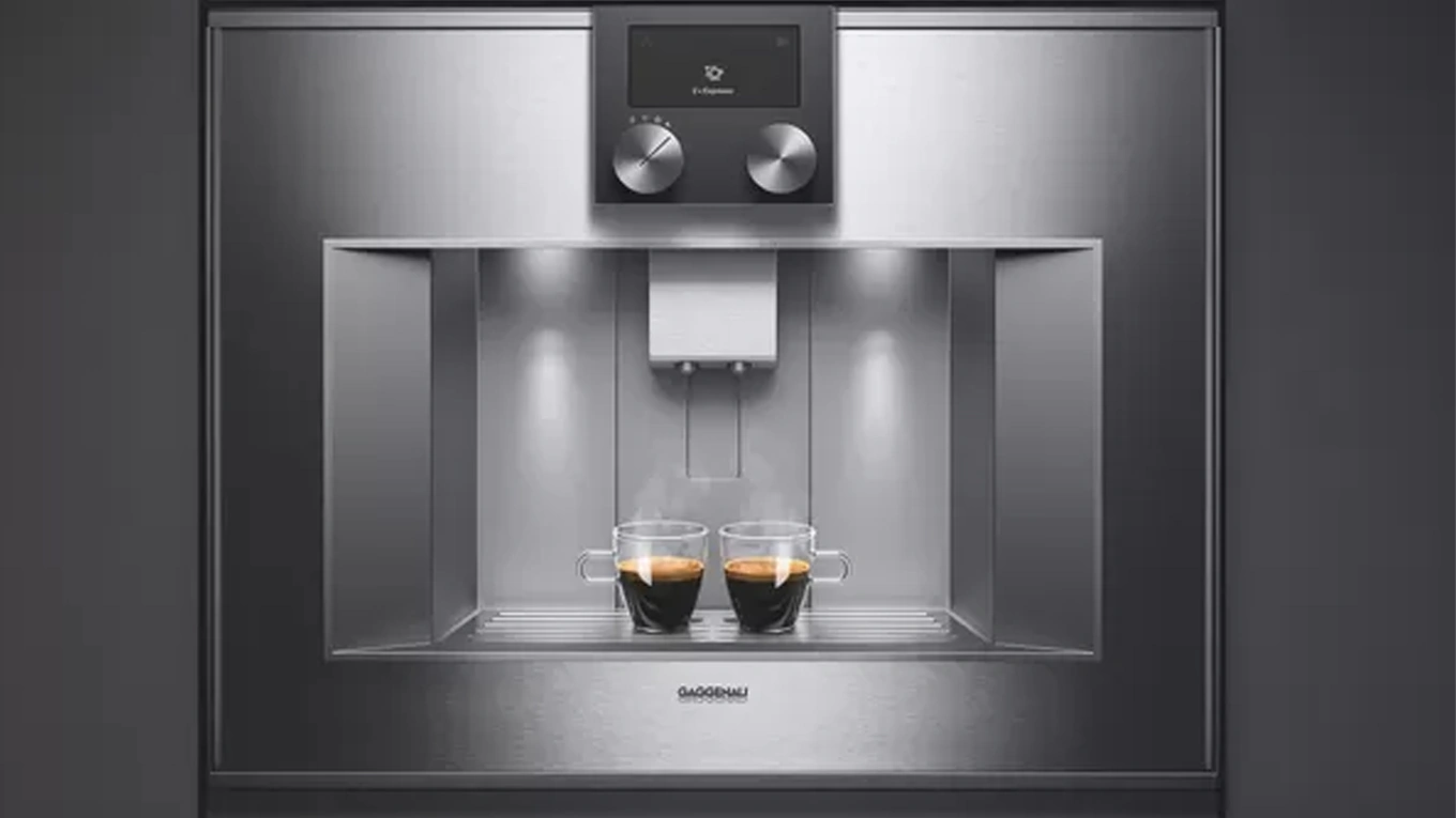Einbau-Espresso Kaffeevollautomat von Gaggenau in Silber mit zwei Espresso Gläsern