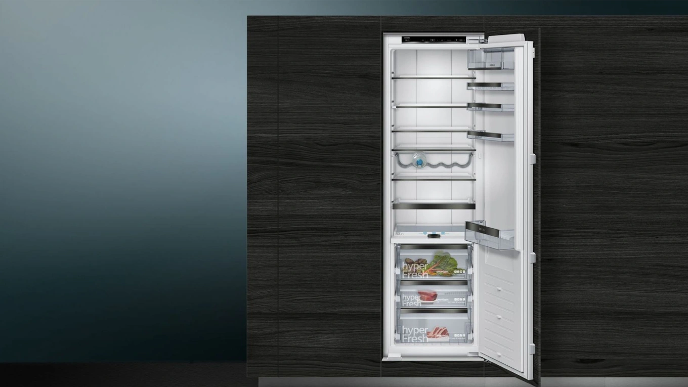 Siemens Einbau-Kühlschrank KI81FHD40 geöffneter siemens einbau kühlschrank KI81FHD40 mit vollem Gefrierfach